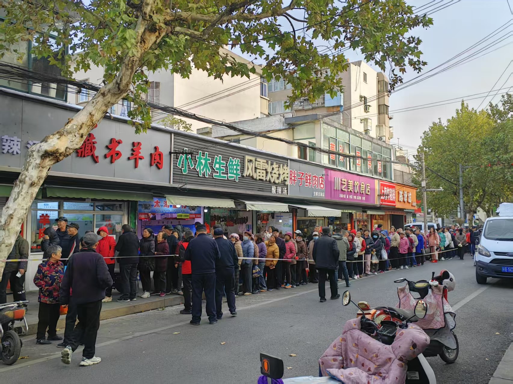 发包子2.jpg 发包子2.jpg