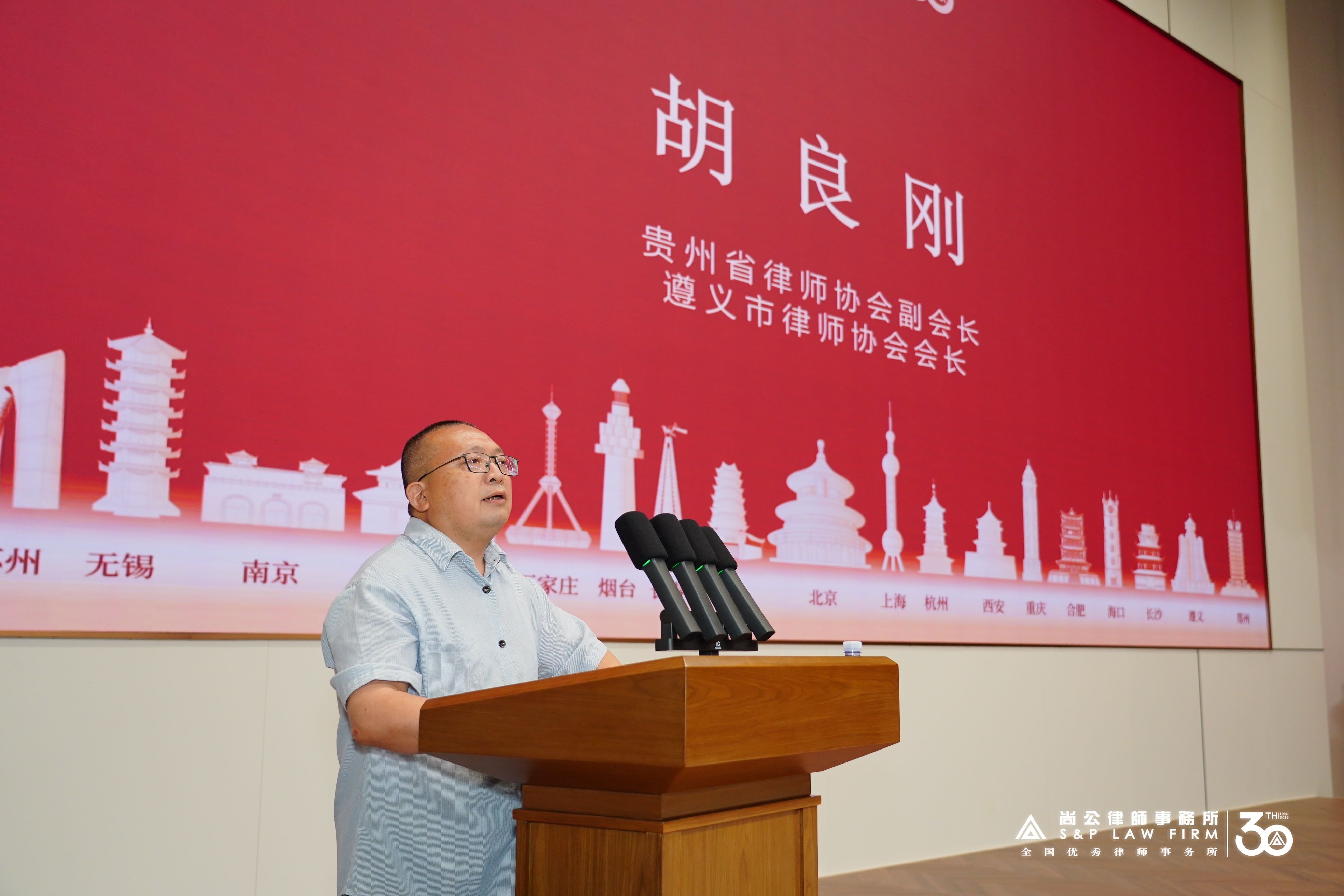 胡良刚.jpg 胡良刚.jpg